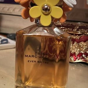Marc Jacobs Daisy Ever So Fresh Parfum.. 4oz
